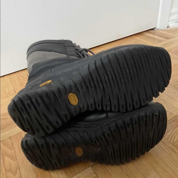 SOLD UGG waterproof boots - Picture 3 of 6